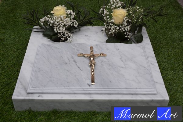 Lápida Parque Mármol Blanco con Cruz de Bronce